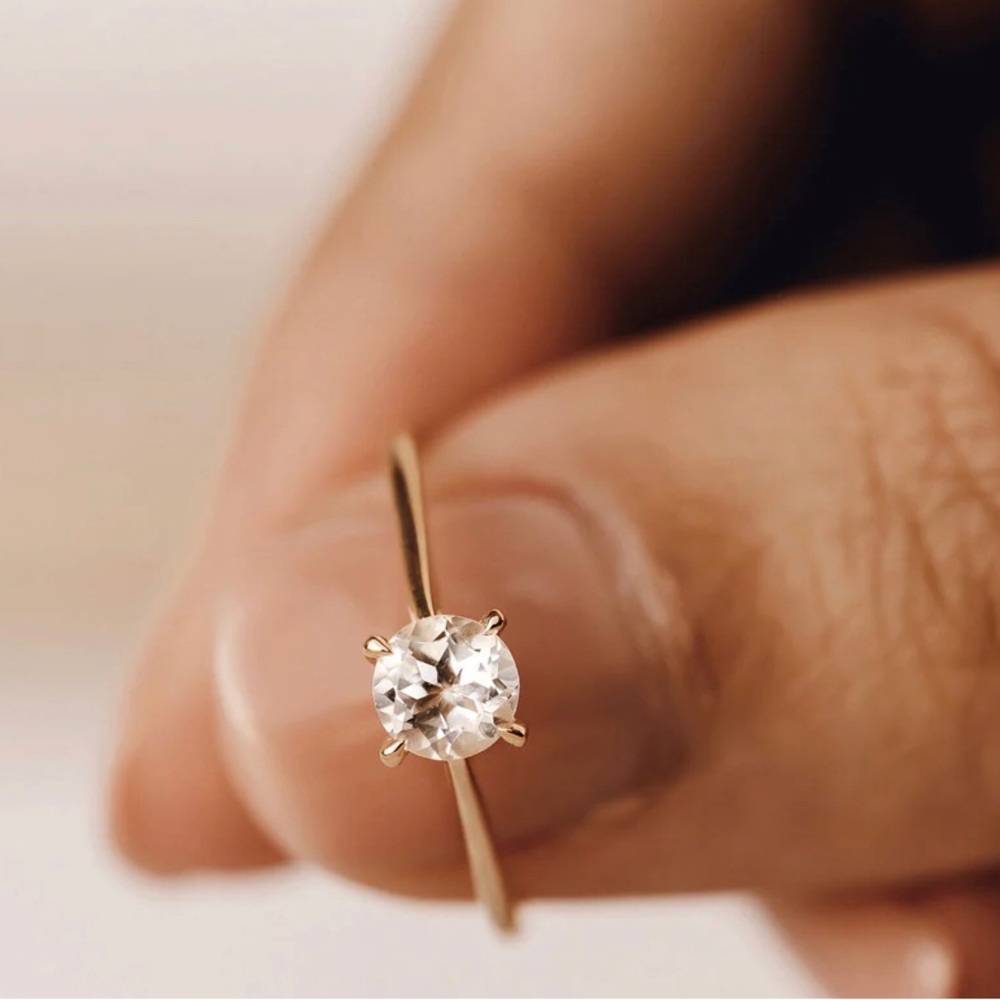 Linjer Lilly White Topaz Ring